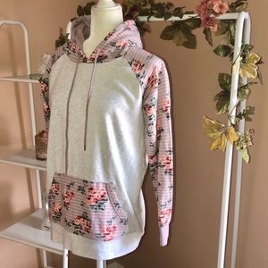 ✨3 FOR $25✨ Zumiez | Gray Floral Hoodie